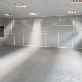 Mampara monopanel en empresa de Huelva