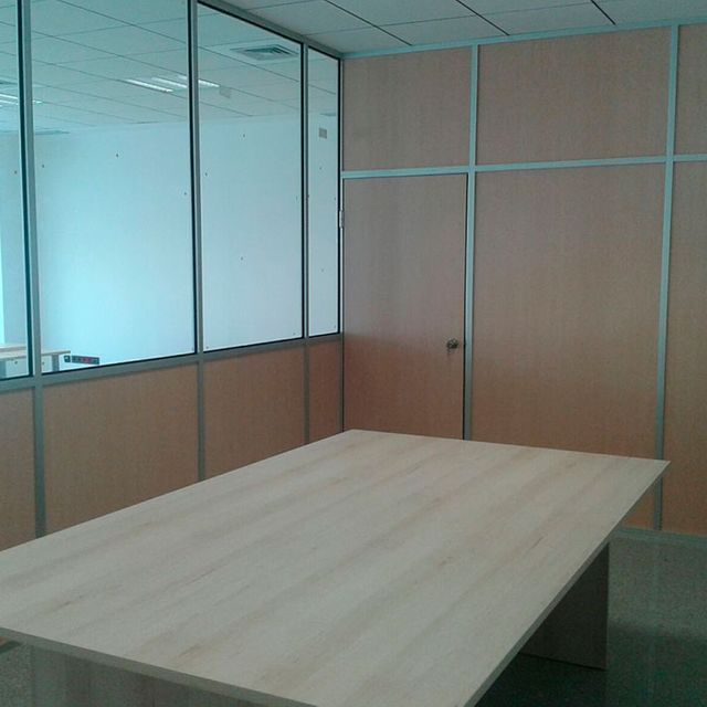 Oficina con mamparas